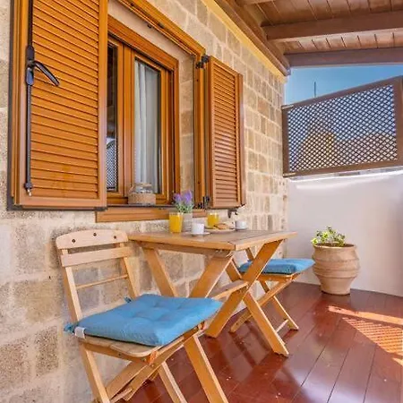 Margaritis Luxury Medieval House Apartment