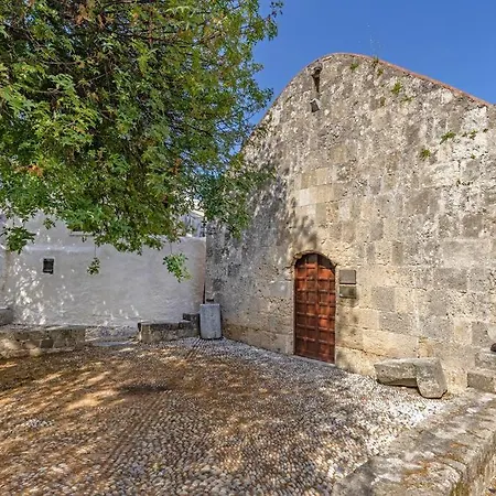 Daire Margaritis Luxury Medieval House *