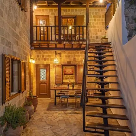 Margaritis Luxury Medieval House דירה